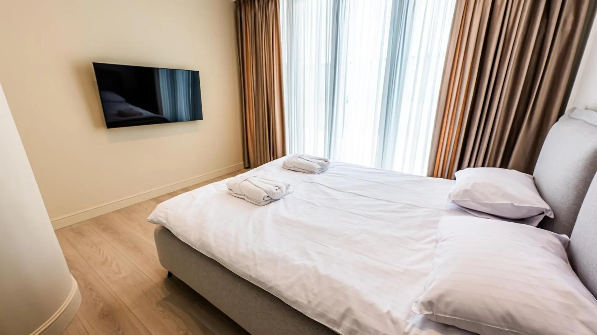 Sky Suite Near Center Bucharest 0*,