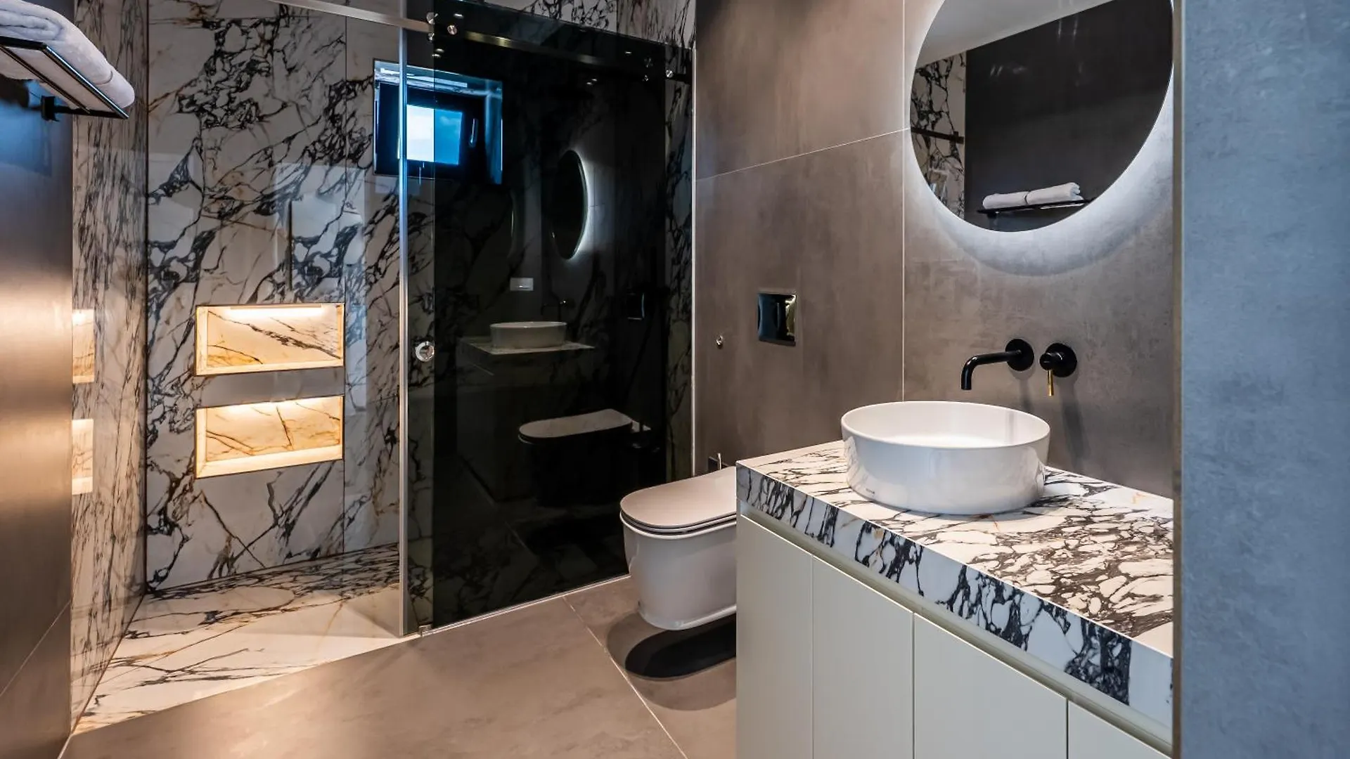 Apartment Sky Suite Near Center Bucharest