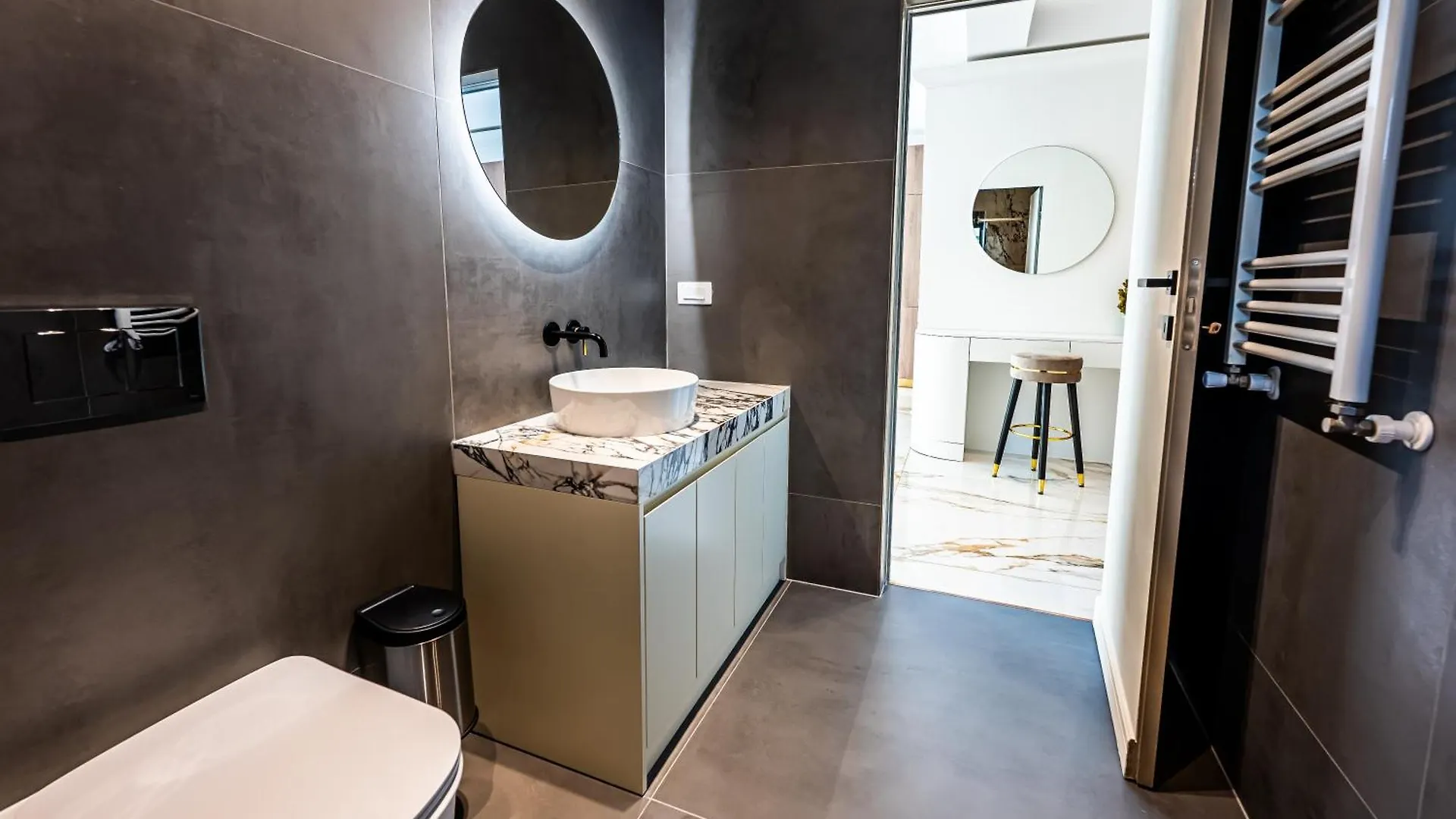 Sky Suite Near Center Bucharest Apartment
