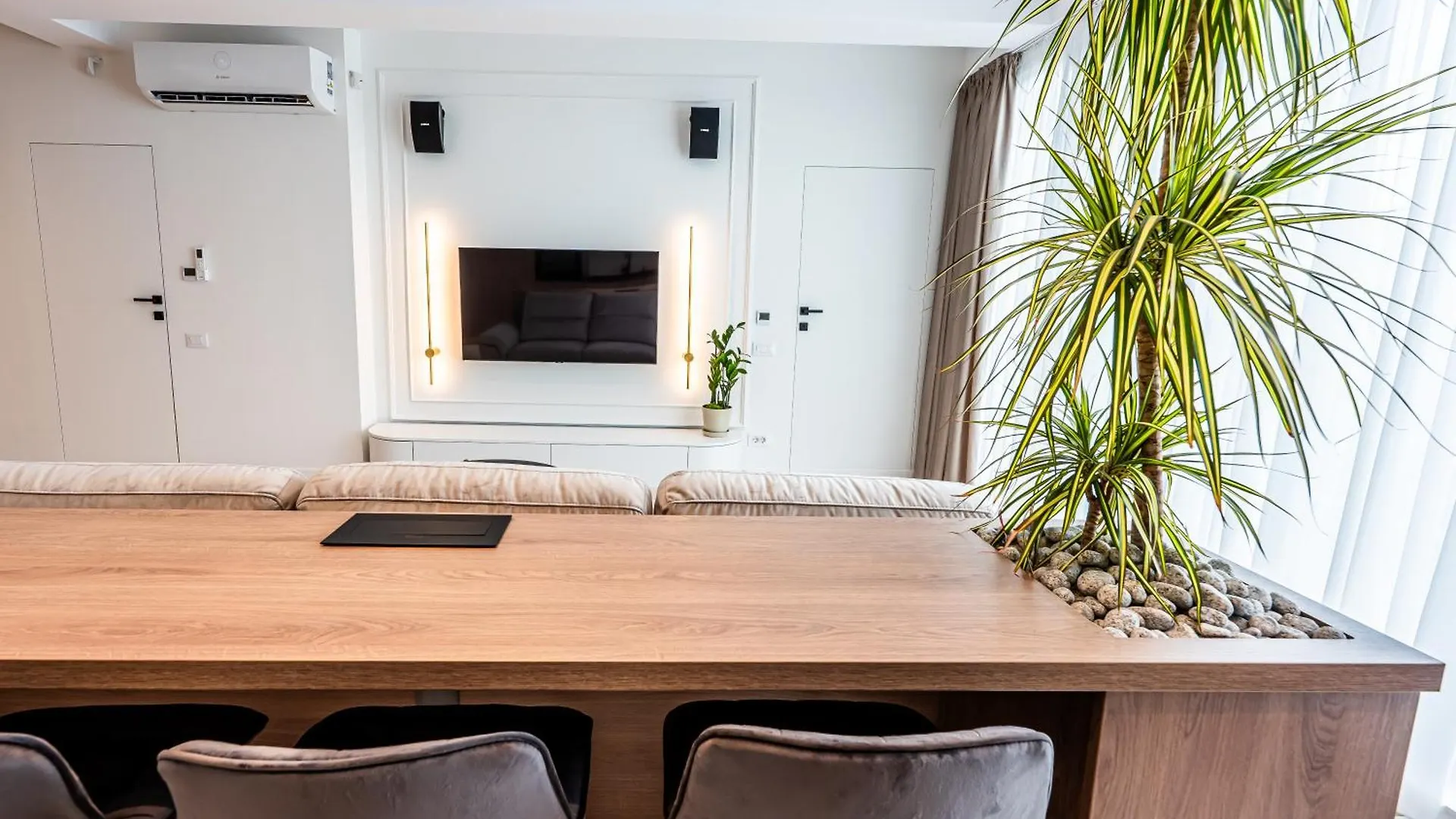 Sky Suite Near Center Bucharest Romania