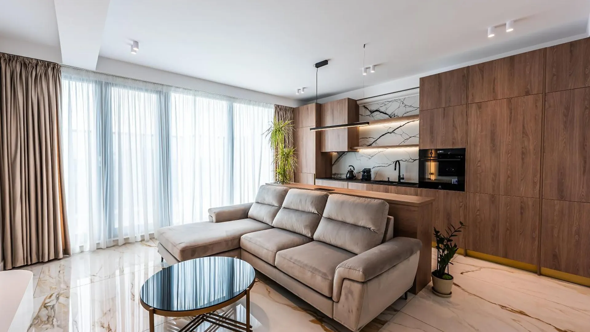 Sky Suite Near Center Bucharest Apartment