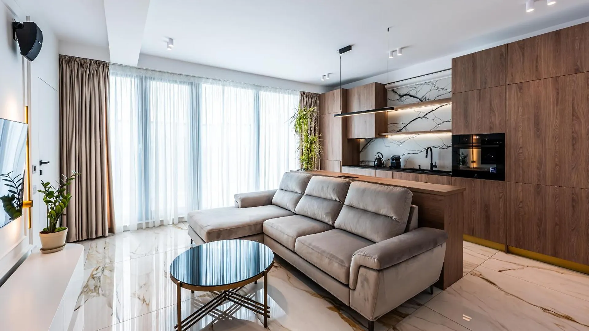 Apartment Sky Suite Near Center Bucharest