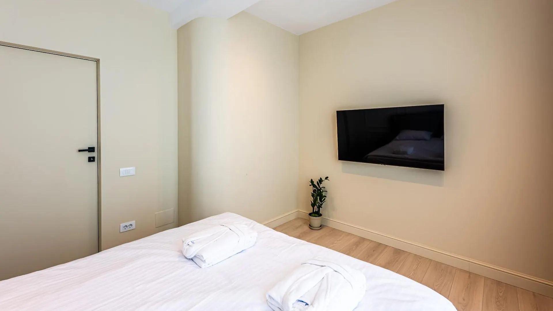Sky Suite Near Center Bucharest 0*,  Romania