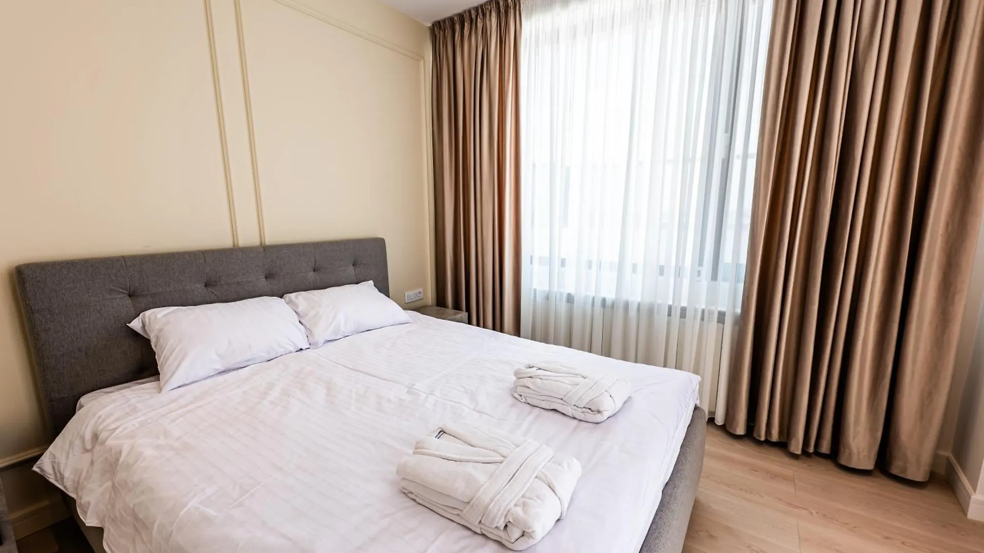 Sky Suite Near Center Bucharest Romania