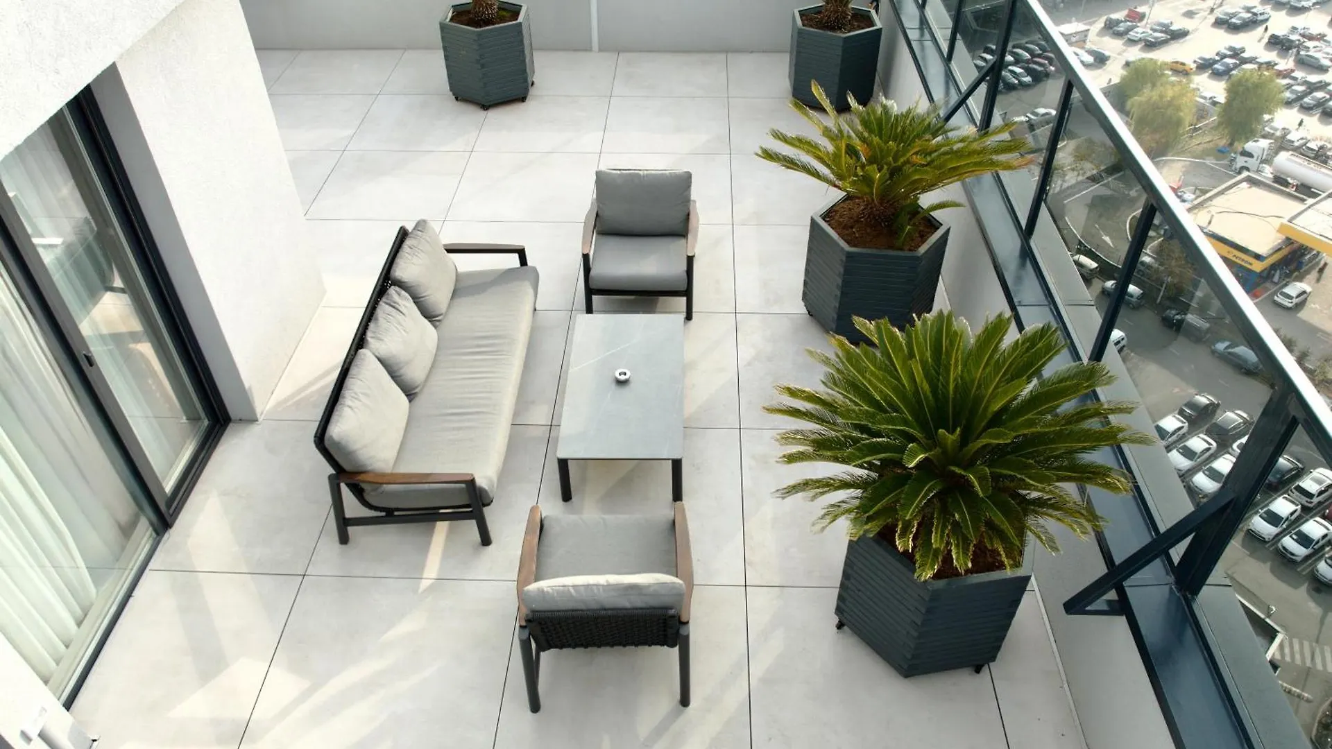 Sky Suite Near Center Bucharest Apartment