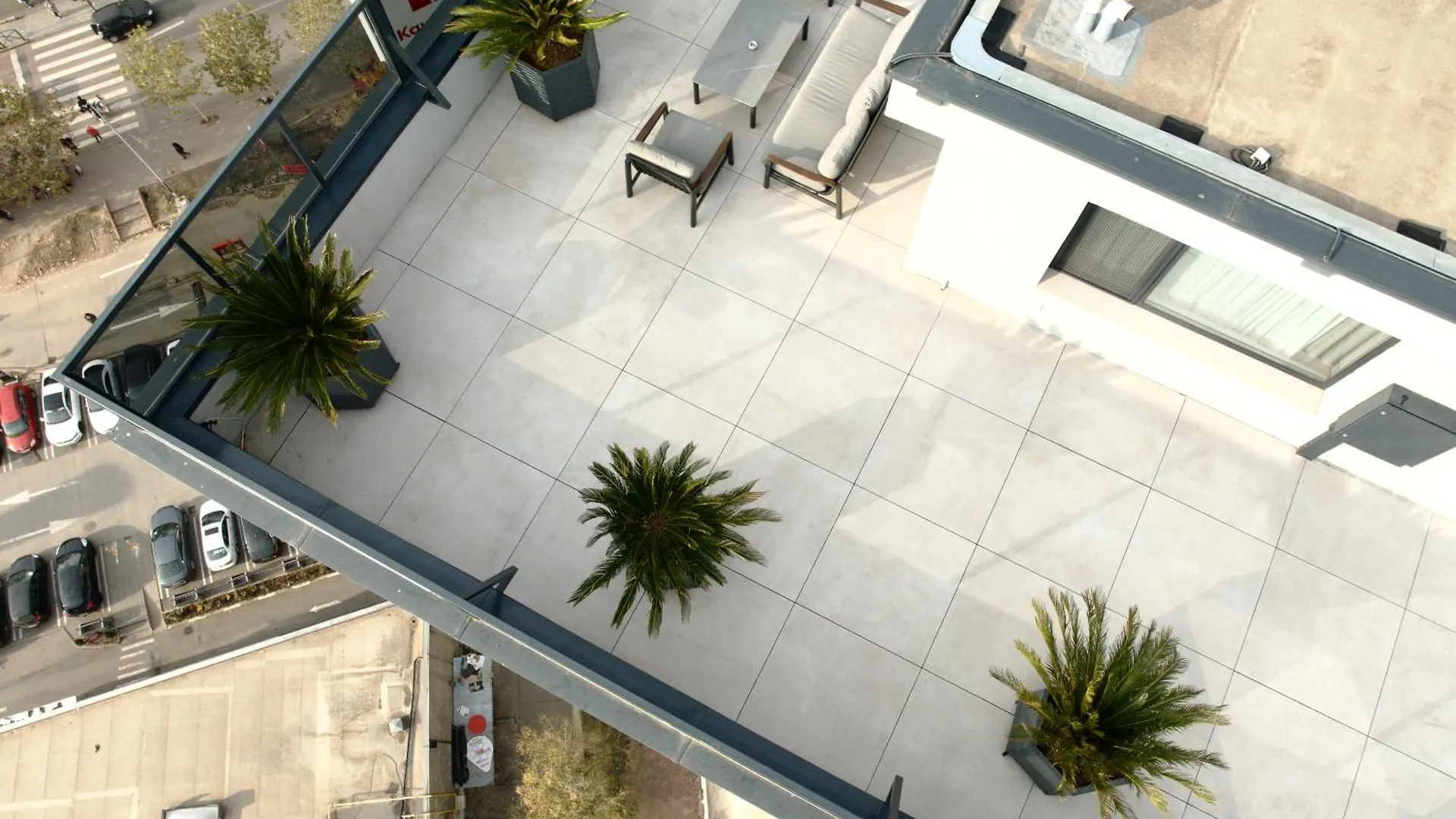 Sky Suite Near Center Bucharest Apartment