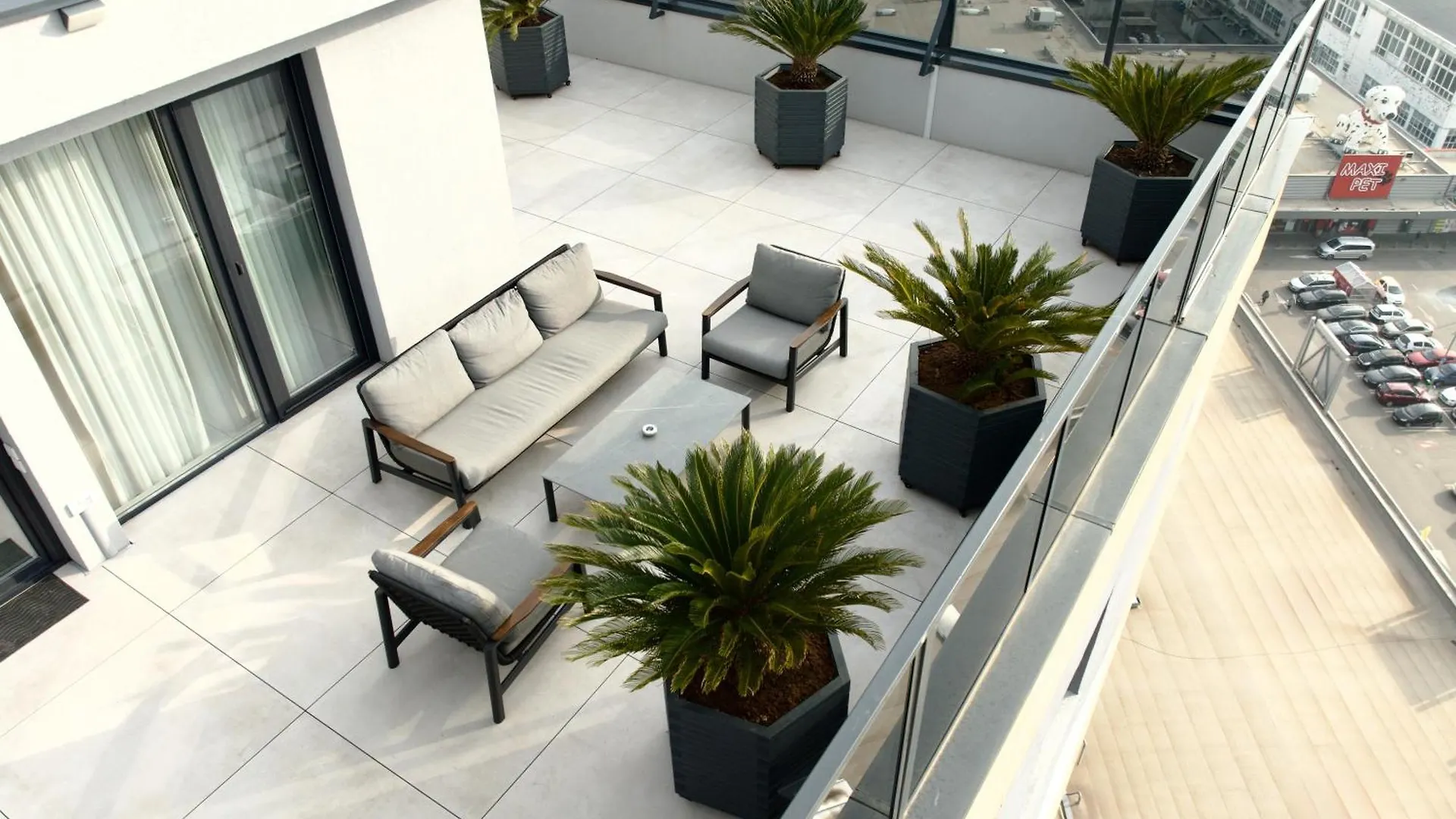 Sky Suite Near Center Bucharest Apartment