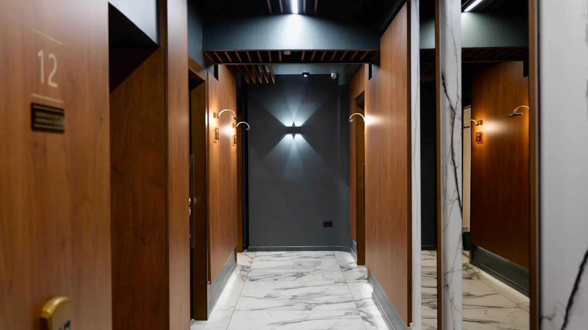 Sky Suite Near Center Bucharest 0*,