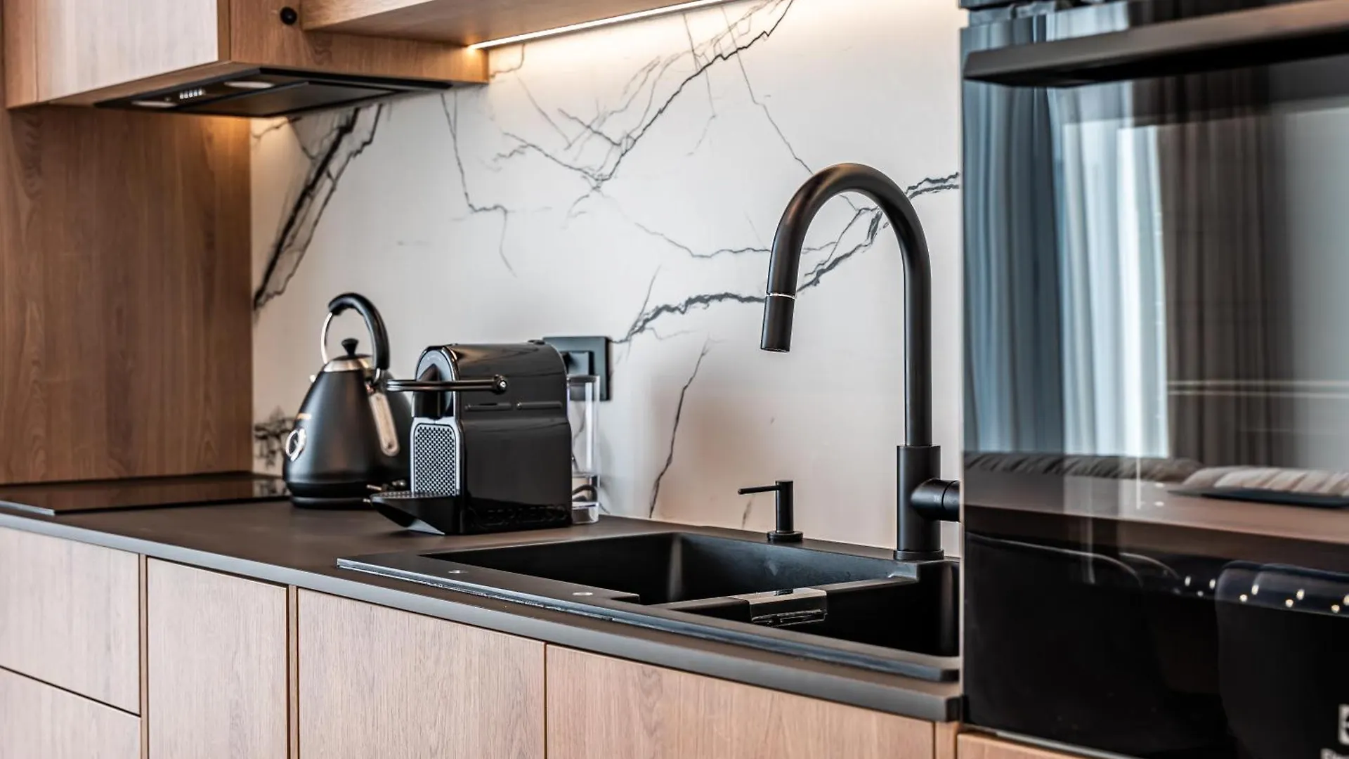 Sky Suite Near Center Бухарест Румыния