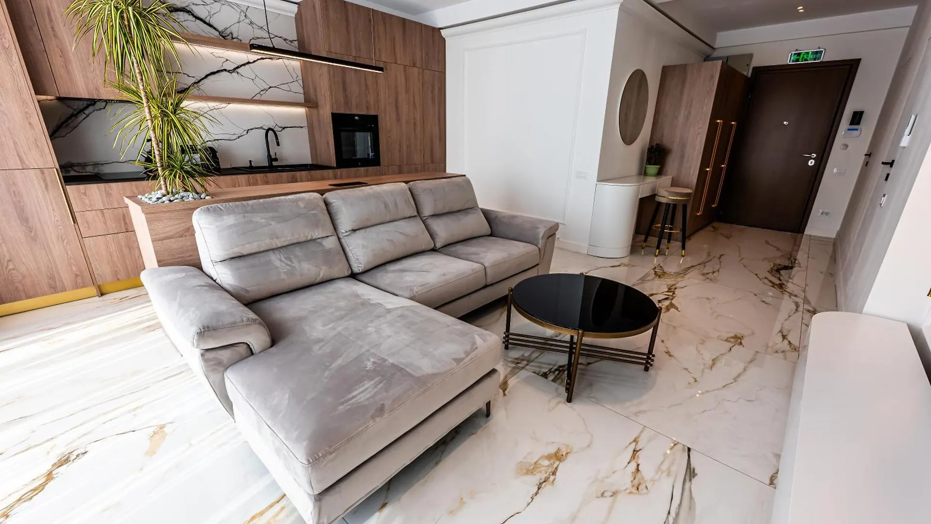 Sky Suite Near Center Бухарест 0*,  Румыния