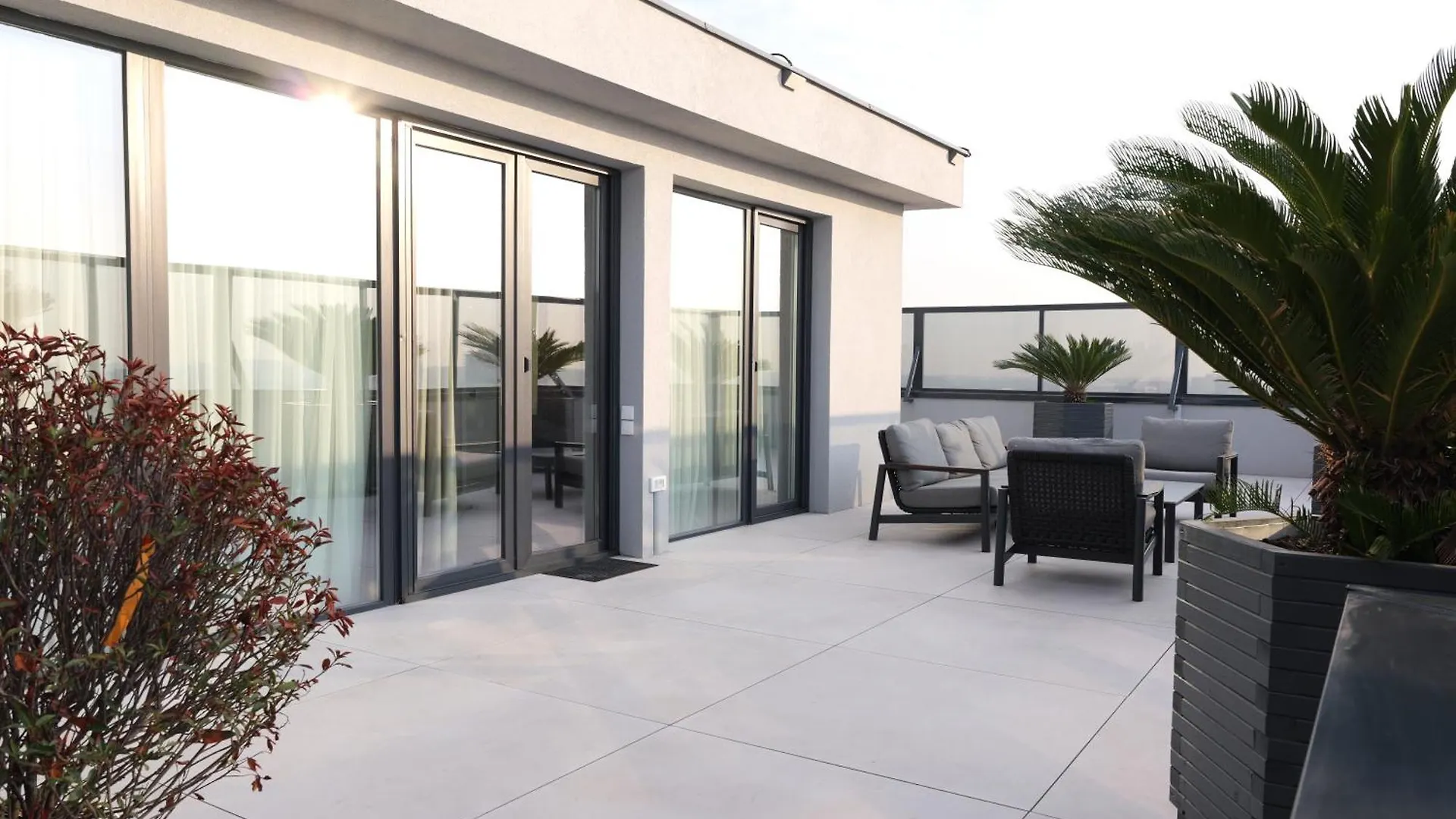 Sky Suite Near Center Бухарест 0*,  Румыния