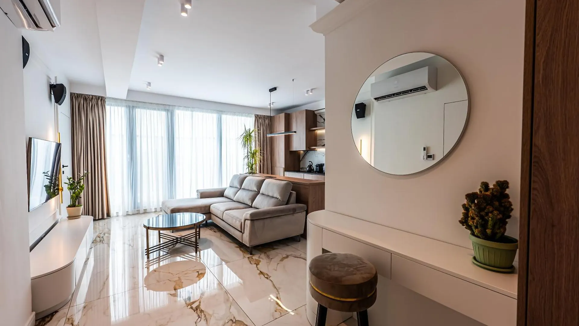 Sky Suite Near Center Bukarest